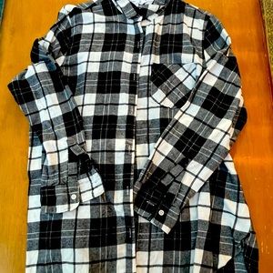 Old navy black and white flannel